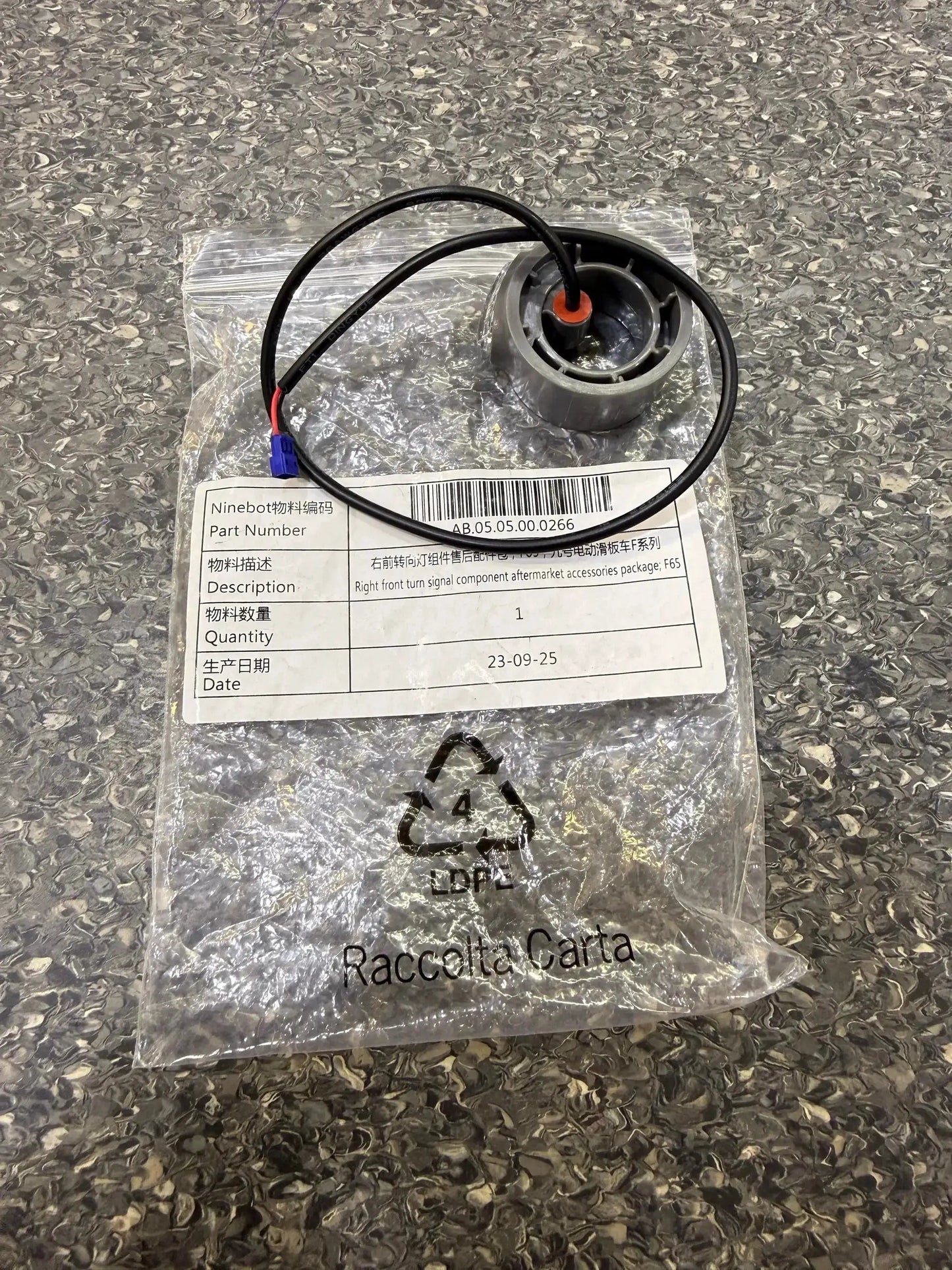 Right front turn signal assembly; F65; Ninebot Kickscooter F-series by Technocity CIN7