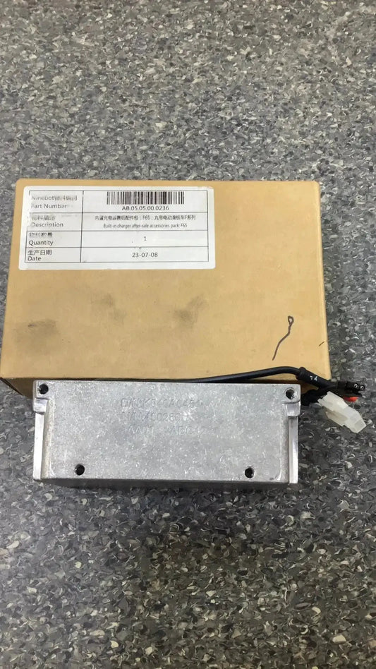 Build-in charger; F65; Ninebot Kickscooter F-series by Technocity CIN7