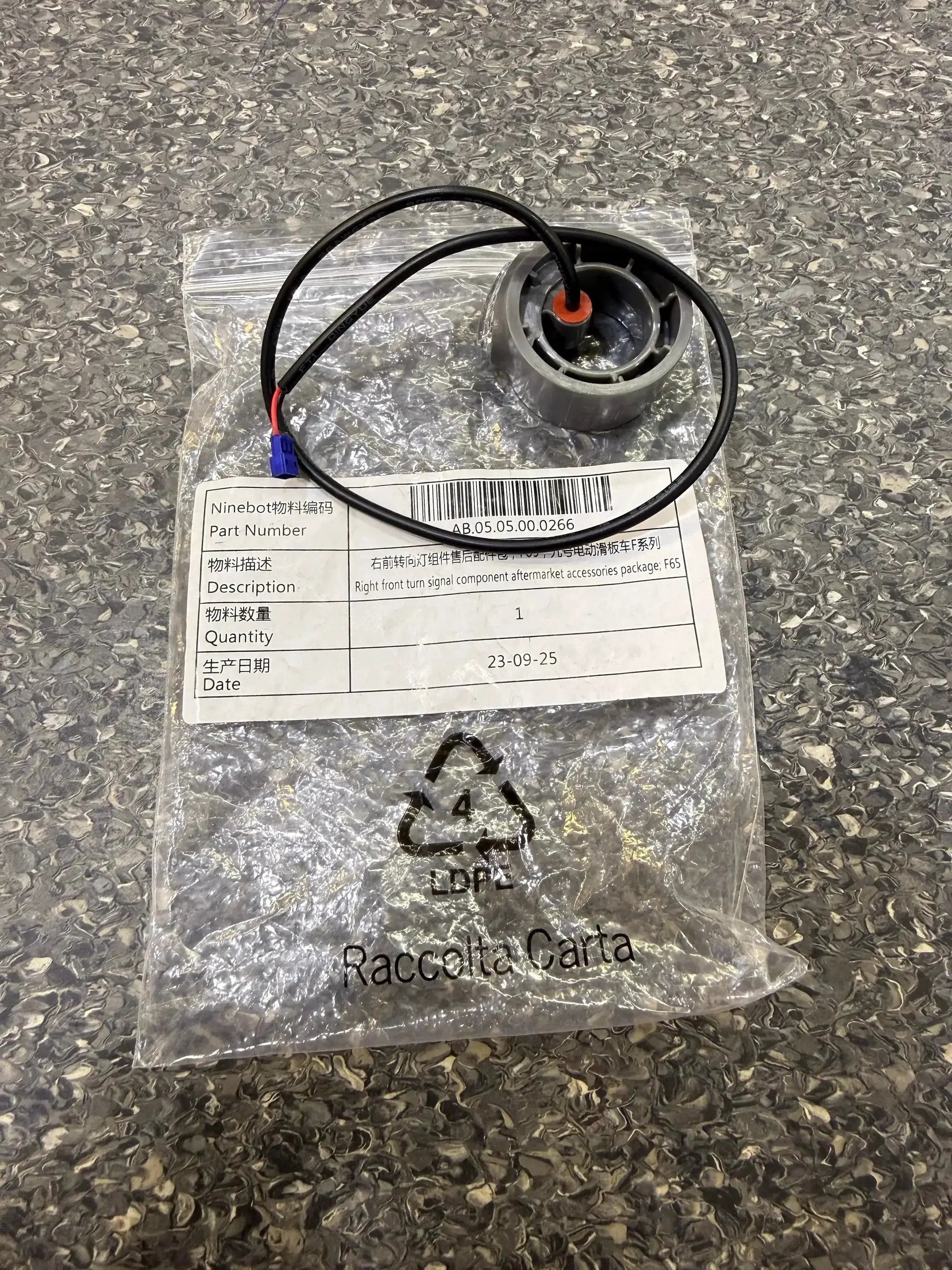 Right front turn signal assembly; F65; Ninebot Kickscooter F-series by Technocity CIN7