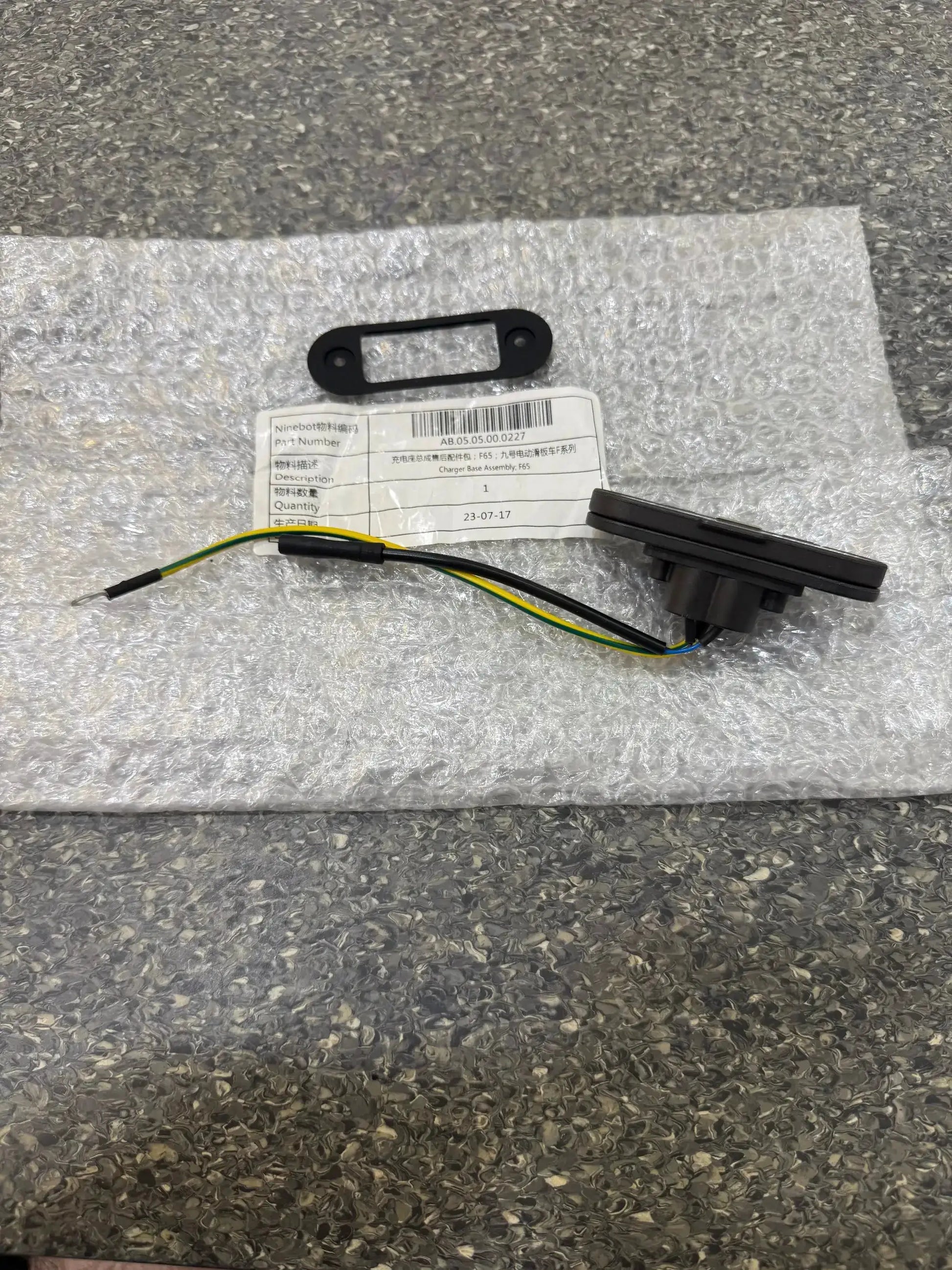 Charger base assembly; F65; Ninebot Kickscooter F-series by Technocity CIN7